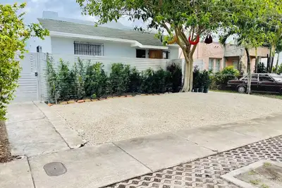 Image de Charming 3-bedroom house with Private Garden Patio in Central Miami location
