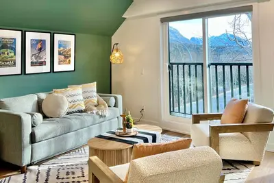 Image de Stunning 2 Bed Mountain View Condo in Canmore