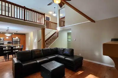 Image de Spacious cottage! Sit back and relax with your family and friends!