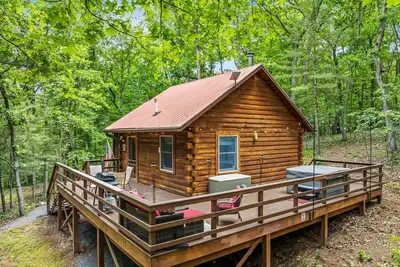 Image de Mallard Creek Cabin - Classic Escape!