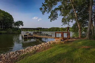Image de Charming waterfront, 3-bedroom house, on Tims Ford Lake.