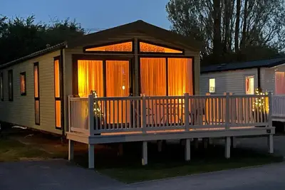 Image de Lovely caravan with decking at Southview Holiday Park ref 33059v