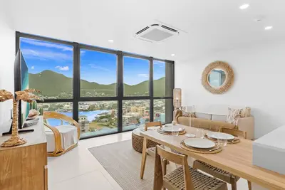 Image de C323 – Appartement élégant avec mur de verre panoramique