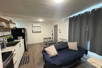 Image de Oscar #1 parking, wifi, & tv included- 2bed