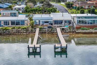 Image de Lake Front: 3 Bedroom: Spa