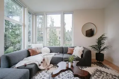 Image de Cap Hill Loft, Pets Ok, W/D, Walk to Needle