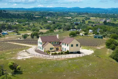 Image de Tuscan-style Villa, Vineyard, Spa, Game room, Bocce, 20 min from Paso Robles