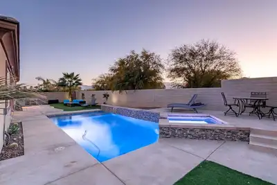 Image de 4000 Sq Ft 5bedroom/3 Bath, Salt, Pool/Spa, WiFi and Ac, Coachella, Indio