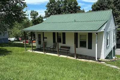 Image de Charming 2-bedroom house. Walk to town Quiet neighborhood. 1 mile to Nrg bridge!