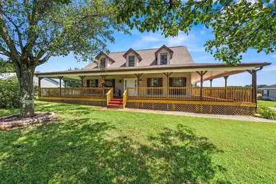 Image de Spacious Home •Pet Friendly •Mtn Views & Firepit!