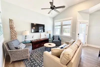 Cast A Wave  2 Bed Single Level