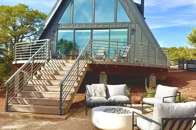 Image de Modern Aframe Grand Canyon • Pets • Views