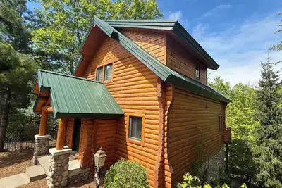 Image de All Season Adventure - Hot Tub - Luxe Cabin on Boyne Mountain