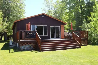 Image de Cozy & Cute 2-bedroom Cabin minutes from Duluth with beautiful sandy beach