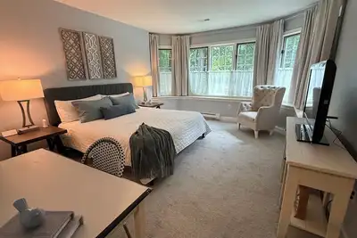 Image de 2-bedroom apartment in welcoming Hopkinton with Full Kitchen, Laundry, Patio