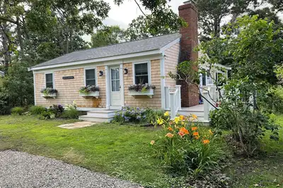 Image de Short Walk to Private Beach! Fully-Appointed House w New Screened Porch.