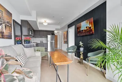 Image de King size Bed Deep Bath Tub Private Balcony Panoramic Views Quiet Building