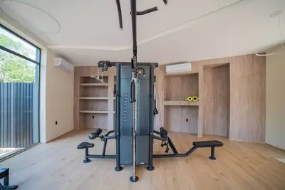 Image de Sunny, modern oasis in vibrant Prime Amira, steps from the beach!