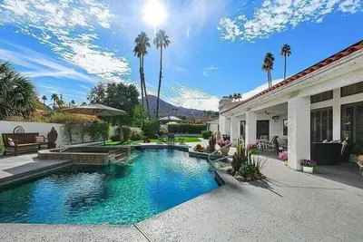 Image de Experience Desert Life in this newly remodeled Mediterranean Modern Design.