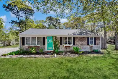 Image de Peaceful Retreat: dog friendly, close to beaches & town; yard w/patio&firepit