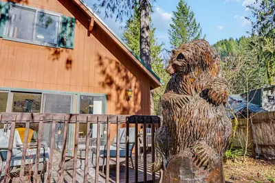 Image de Lovely Mt. Cabin near Sandy River w/Hot Tub & Seasonal Pool