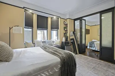 Image de Chic Two Bedroom Apartment at the Historic Mansfield Residence