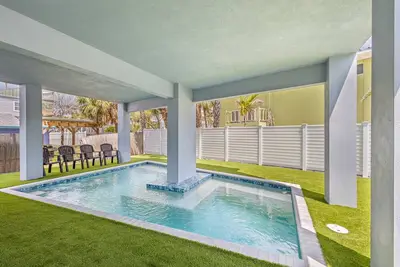 Image de Brand new duplex w/ shared pool & private rooftop deck, w/d, & steps to the gulf