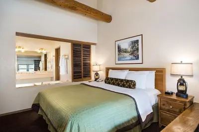 Image de Unwind in Luxurious Lakeview Chalet w/Scenic Nature, Perfect Thrill & Relaxation