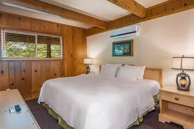 Image de Lakeside Oasis w/ Balcony | Perfect for Nature Lovers & Adventure Seekers