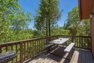 Image de Peaceful Lakeside Stay Close to Yosemite’s Iconic Trails and Bass Lake Views