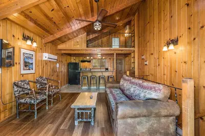 Image de Escape to Picturesque Lakeside Haven Near the Famous Yosemite & Bass Lake Thrill
