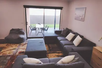 Image de Maison moderne et confortable de 4 chambres Ă pied de la plage