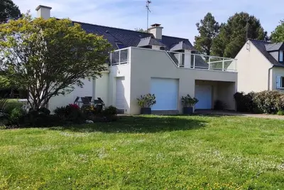Image de Grande maison de vacances a la plage, a moins de 10 minutes a pieds de la mer.
