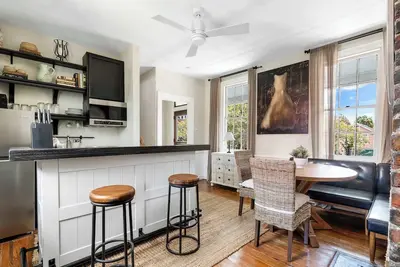 Image de 5 bdr +6 baths | 5 Mins walk 2 King St| Sleeps 12
