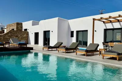 Fantastic villa with private pool 2 minutes from the airport and the beach
