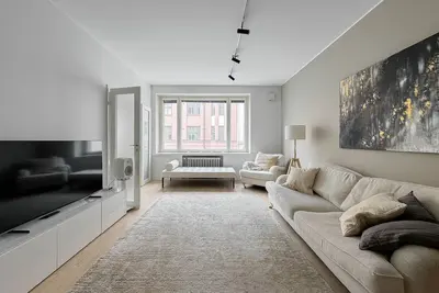 Stylish Downtown 2br Flat with Sauna and Work Area