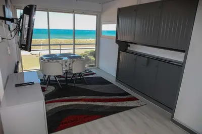 Image de Studio meublé vue sur la mer+ parking+accès direct plage
