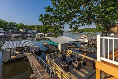 Image de Lakefront Home with Private Dock in Lick Branch Cove