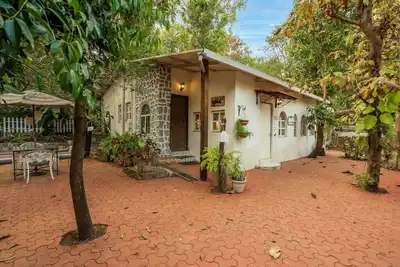 Villa Noa, Palghar by Ebony Stays | Private 1bhk with Pool & Garden