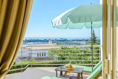 Image de BnB Homes Appartement Vue Mer, 3 Grandes Terrasses, Piscine & Court de Tennis