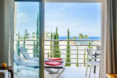 Image de BnB Homes Appartement Vue Mer, Jolie Terrasse, Piscine & Court de Tennis