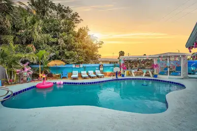 Image de The Leon Lane Oasis – 5 Unique Units w/ Pool, Fire Pit & Steps to the Beach