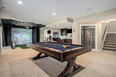 Image de Luxury Stay with Golf Simulator and 3 King Bedrooms!