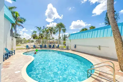 Image de The Village Breeze (2 units) 4br/4Bath Pool, Beach - Siesta Village Living!