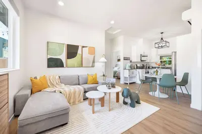 Image de 2025 Built Single-Level 2br Serene Home with 2 Ac
