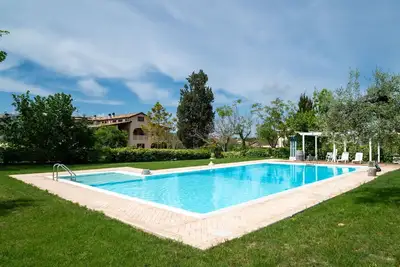 Image de Joli appartement avec piscine, Wifi, climatisation, Tv, patio, animaux admis et parking