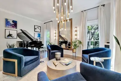 Image de Hidden Mansion in Palma Ceia | Spa & Yoga Room!