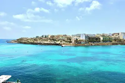 Seafront Luxury 3 Bedroom Apartment with WiFi, Ac & parking in  Marsaskala