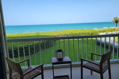 Image de Luxurious fully furnished oceanfront condo 2 bed 2 bath on Hutchinson Island, Fl