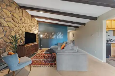 Image de Top-Floor Condo Steps from Dillon Amphitheater and Lake Dillon Marina